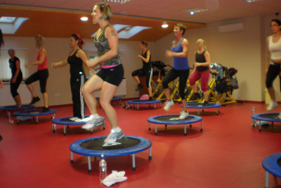 Step aerobic közben..